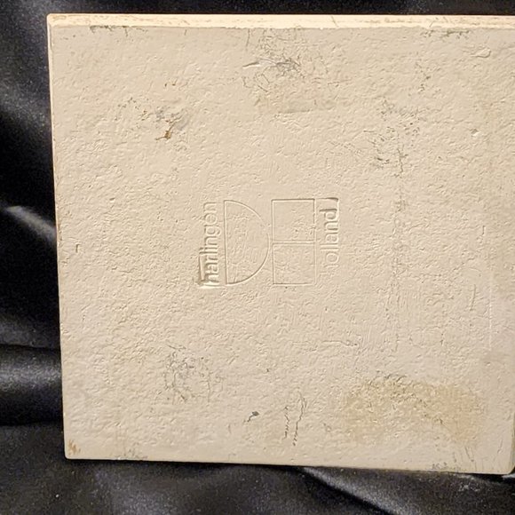 Vintage Harlingen Holland Delft Tile: Woman with Baskets on Her Head - Picture 4 of 5